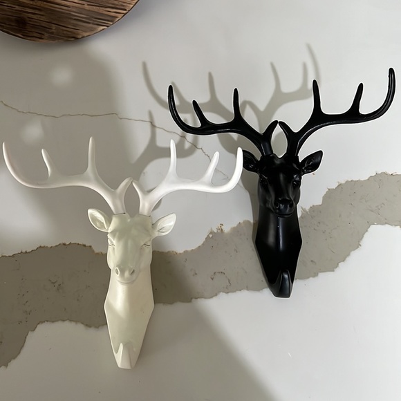 New Black or White Deer Head Hook - Picture 11 of 11